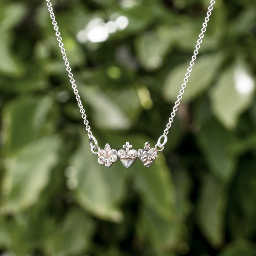dije collar plata tres corazones sagrados
