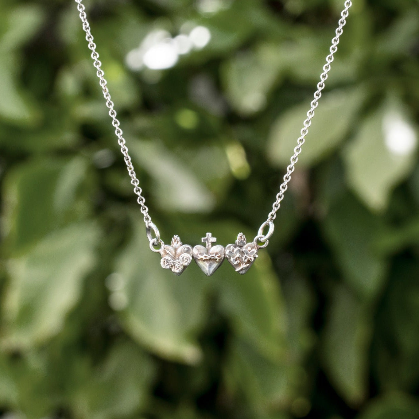 dije collar plata tres corazones sagrados